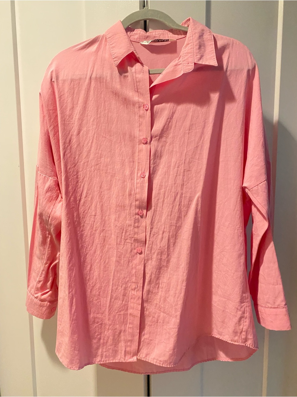 Woman’s Casual Long-Sleeve Button-Down Shirt in Soft Pink